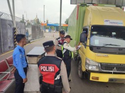 Personel Gabungan Sisir TPFT Terminal Kargo Bandara Soetta
