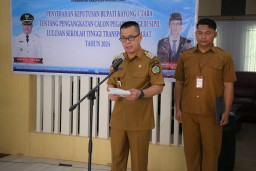Serahkan SK CPNS, Pj Bupati Romi Ingatkan Intergritas dan Profesionalisme