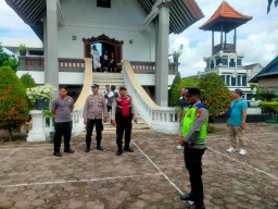 Personel Polres Klungkung Lakukan Pengamanan Hari Raya Paskah di Gereja