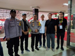 Polsek Duren Sawit Amankan Kegiatan Ibadah dan Theater di Gereja Santa Ana