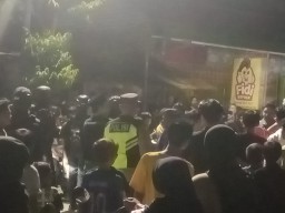 Giatan Rutin Saat Jam Makan Sahur, Gabungan Personil Polsek Sampang Patroli Jalan