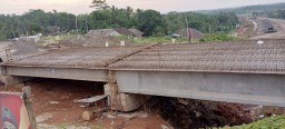 PT. Sino Kebut Pembangunan Jalan Tol Serang-Panimbang Seksi 3