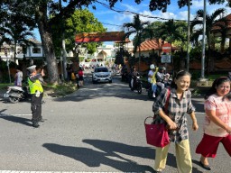 Polres Kawasan Bandara I Gusti Ngurah Rai Amankan Persembahyangan di Gereja Ekklesia