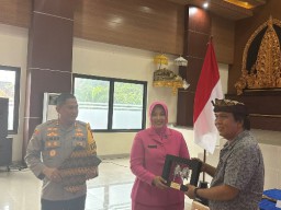 Bhayangkari Klungkung, Kini Terampil Melukis Wayang Kamasan