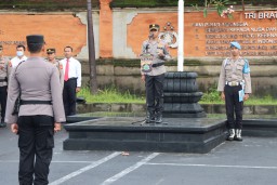 Kapolres Karangasem Pimpin Upacara Kenaikan Pangkat Pengabdian