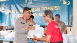 Ratusan Masyarakat Antusias Dalam Baksos Ramadhan Presisi Polda Metro Jaya Yang Digelar di Mapolres Jakarta Timur