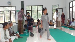 Masyarakat Kampung Lalasari Desa Tugu Adakan Buka Bersama dan Santunan Anak Yatim Piatu