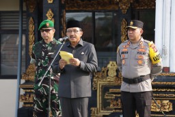 PJ. Bupati Dengan Kapolres Klungkung dan Dandim 1610/Klungkung Pimpin Apel Gelar Pasukan Ops Ketupat Agung 2024