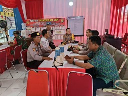 Pastikan Keamanan dan Kenyamanan Pemudik, Kapolsek Ciracas Lakukan Pengecekan di Posyan Terbus Kampung Rambutan