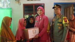 Berkah Ramadhan, Kapolres Bengkayang Berikan Bansos Kepada Warga Yang Membutuhkan