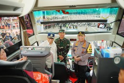 Tindaklanjuti Arahan Presiden, Kapolri Lepas Mudik Gratis Polri Presisi