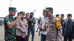 Lepas Mudik Gratis di Terbus Pulogebang, Kapolres Metro Jakarta Timur Dampingi Kementrian Perhubungan RI