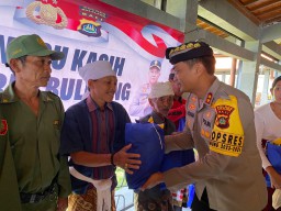 Kapolres Buleleng Jalin Silaturahmi dan Edukasi Kamtibmas di Desa Sembiran