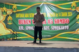 Kapolsek Simokerto Sediakan Parkir Gratis Buat Warga Yang Mudik dan Santuni Anak Yatim Piatu Serta Dhuafa