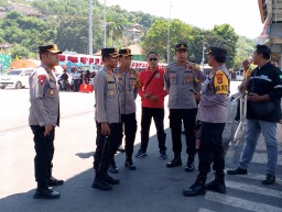Kapolres Karangasem Pantau Situasi Jelang Arus Balik H+2 Lebaran di Pelabuhan Padangbai