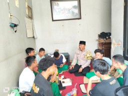 Bhabinkamtibmas Sambangi Anak Sekolah Sampaikan Pesan Kamtibmas