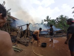 Satu Rumah di Kampung Cengkok, Desa Cijaralang Ludes Terbakar Akibat Arus Pendek