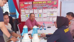 Dalam Ops Ketupat Jaya 2024, Si Dokkes Polres Metro Jakarta Timur Berikan Pelayanan kesehatan Kepada Petugas Pospam Dan Posyan