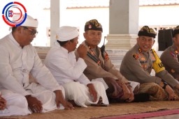 Kapolres Klungkung Gelar 'Jumat Curhat' Bersama Masyarakat, Ajak Warga Ped Participasi dalam Pilkada 2024