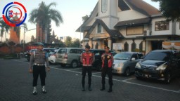 Pengamanan Ibadah di Gereja Ekklesia Bandara I Gusti Ngurah Rai, Sinergi Polisi dan Petugas Gereja untuk Keamanan Jemaat