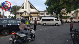 Polres Kawasan Bandara I Gusti Ngurah Rai Amankan Kenaikan Yesus Kristus, di Gereja Ekklesia dengan Personil Gabungan