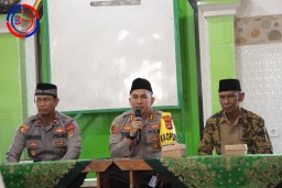 Kapolres Klungkung Buka Ruang Dialog dalam Jumat Curhat Bersama Warga Kampung Jawa, Mempererat Keharmonisan dan Keamanan Bersama