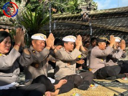 Polres Klungkung Gelar Persembahyangan Bersama di Pura Mandara Kusuma, Tingkatkan Nilai Spiritual dan Doa Keselamatan