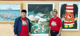 PJ Bupati Rudi Arifiyanto Mengunjungi Pameran Lukisan Nasional di Gedung Kesenian Sampang