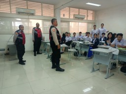 Anggota Samapta Polsek Pulogadung Lakukan Mitigasi Tawuran di SMA Don Bosco