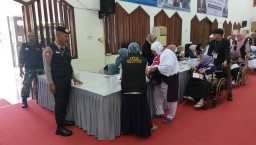 Polisi Amankan Kedatangan dan Keberangkatan Jamaah Calon Haji kloter 07 Asal Provinsi Banten