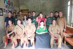 Bupati Bengkayang Serahkan Donasi Untuk Pengobatan Iwan Ondervan