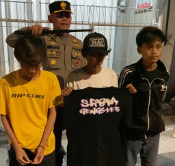 Gelar Operasi Malam Polsek Simokerto Berhasil Amankan Tiga Remaja Yang Diduga Gengster
