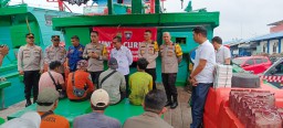 Polres Pelabuhan Tanjung Priok Gelar Kegiatan Jum'at Curhat di Dermaga Timur Pelabuhan Muara Baru