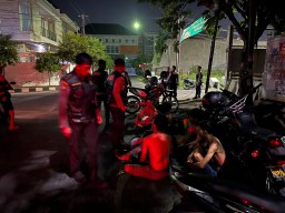 Respon Cepat Polrestabes Surabaya Mengamankan 6 Pemuda Bersajam Hendak Tawuran