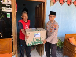 Polri Peduli, Polres Tulungagung Beri Bantuan Keluarga Balita Yang Diduga Dibunuh Ayah Kandungnya