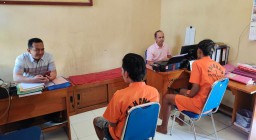 Tim Patroli Polsek Kertosono, Polres Nganjuk Tangkap Dua Pemuda yang Membawa Sajam Jenis Celurit