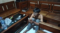 Petugas Polsek Baron Berhasil Meringkus Pimpinan Gangster Beserta Barang Bukti 2 Buah Celurit