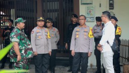 Tinjau Vihara, Kapolres Metro Jakarta Timur Pastikan Perayaan Ibadah Hari Waisak 2568 BE / 2024 Aman