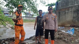 Kampung Melayu Digenangi Air, Polisi Lakukan Pengecekan ke Lokasi