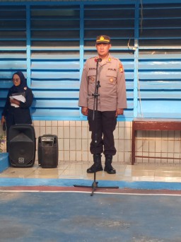Wakasat Binmas Jadi Pembina Upacara Dalam Program Senin Pintar Polres Metro Jakarta Timur