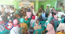 Pj. Bupati Bondowoso Monitoring Penyaluran Beras Bantuan Pangan Pemerintah di Desa Paguan