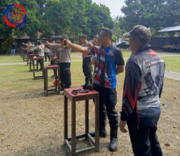 Latihan Menembak Rutin Polres Jembrana, Meningkatkan Keterampilan dan Keselamatan Anggota