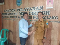 Kepala Desa cikiruh Sambut Silaturahmi Awak Media Beritacompasnews.com