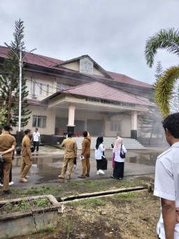 Akibat Arus listrik, Satu Unit Panel di Kantor BKD Kayong Utara Terbakar