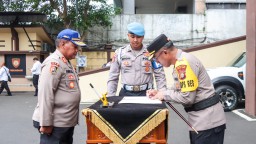 Kapolres Metro Jaktim Pimpin Upacara Penyerahan 105 Siswa Latja Diktuba Polri Gelombang I Tahun 2024