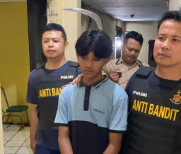 Polsek Simokerto Amankan Remaja Bawa Sajam Sepanjang 1 Meter