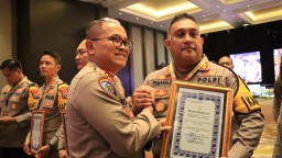 Polres Pelabuhan Tanjung Perak Terima Penghargaan dari Kapolda Jatim kategori Kemitraan Terbaik