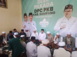 H. Slamet Junaidi Bersama Para Ulama' dan Pendukung, Mendaftar Sebagai Kandidat Calon Bupati Sampang