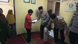 Santunan Anak Yatim Oleh Polsek Cakung dan Doa Bersama di Kantor Polsubsektor PIK