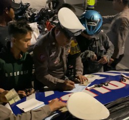 Polsek Simokerto Gelar Operasi di Depan Makam Rangka, Cegah Tawuran Gangster Curanmor Jambret